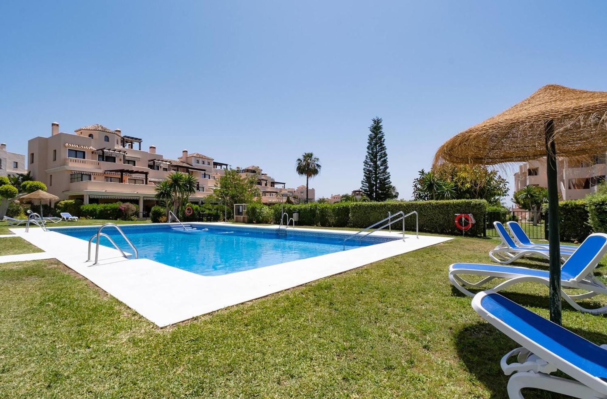 Santa Maria Elviria Golf Penthouse With Large Private Terrace And Sea Views -029 Apartment Marbella